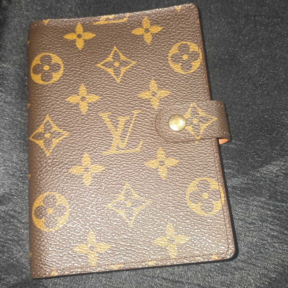 Louis Vuitton Agenda - Picture 2 of 11